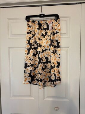 Daisy-Print Midi Skirt — Black, White & Yellow